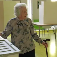 96-letna Darinka Vidrih ne zamudi  volitev. 