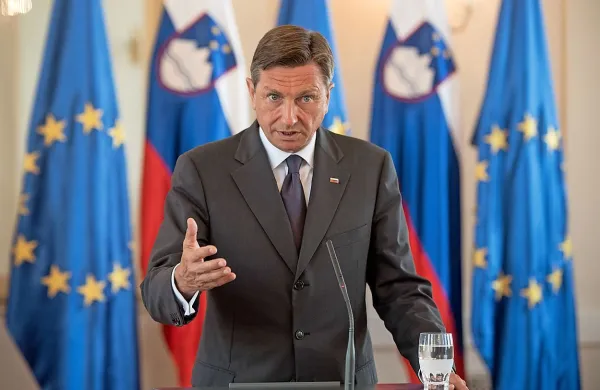 Predsednik republike Borut Pahor se bo z Janezom Janšo v četrtek 
pogovarjal o možnosti oblikovanja nove vlade.