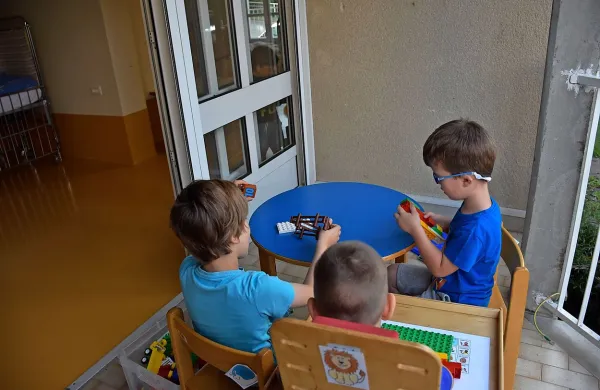 Prilagojeni program za predšolske otroke je v tem šolskem letu 
obiskovalo osem malčkov, v juniju se jim pridruži še deveti. 