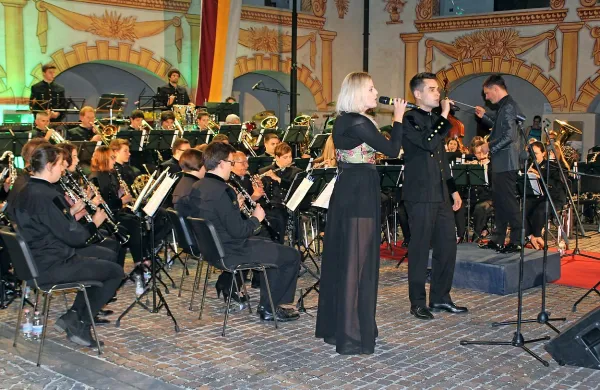 Saksofonist Nace Kogej -  tokrat kot vokalist - in pevka Anja Istenič 
sta navdušila poslušalce. 