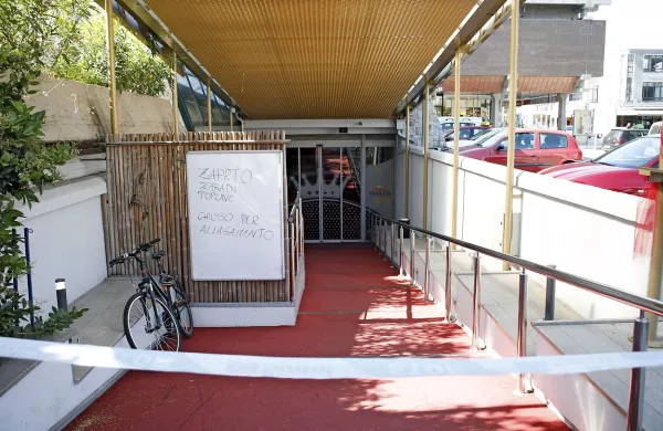 V igralnici Princess v središču mesta se je voda vpila v itison in 
laminat, zato bo treba talno podlago odstraniti.