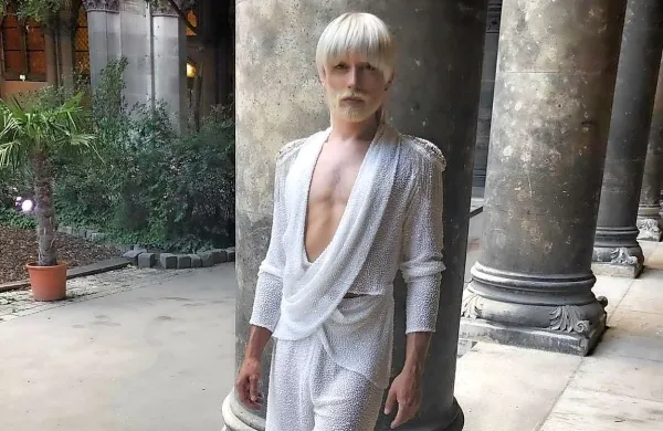 Conchita Wurstse je odločila za korenito spremembo videza.