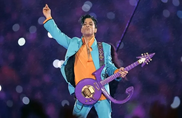 Prince je  ukazal, naj izvode plošče The Black Album uničijo.  
