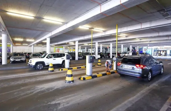  Zapornice v garažni hiši Planeta Koper  od jutri ne bodo več 
dvignjene.    