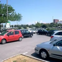 Prosto mesto je najteže dobiti za  tržnico, kjer je tudi kaos 
največji. 