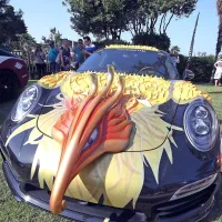 Veliko pogledov je pritegnila ekipa, ki je svojega porscheja 
“oblekla” v feniksa.