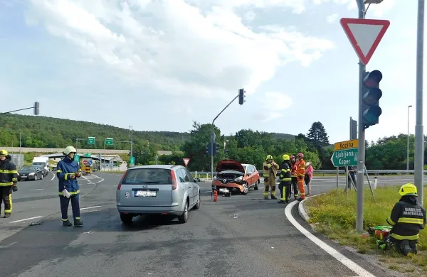 Semafor ni delal, izsilil prednost voznici
