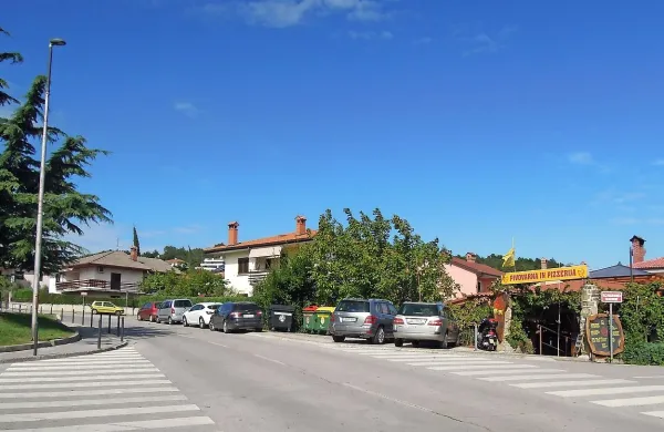 V soboto naj bi neznanci na Srebrničevi ulici v Ankaranu vabili 
dečka v svoj avto. 