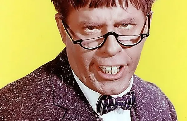 Na dražbi bo tudi tvidasta obleka, ki jo je Jerry  Lewis leta 1963 
nosil v  komediji Trčeni profesor. 