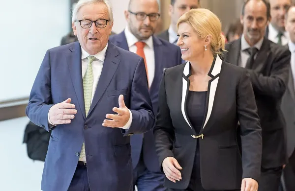 Hrvaška predsednica Kolinda Grabar Kitarović je  s predsednikom 
Evropske komisije Jean-Claudeom Junckerjem   razpravljala o  
evropskem proračunu, Pobudi treh morij, povezovanju in Zahodnem Balkanu.