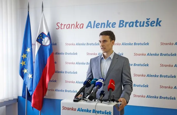 Levosredinska koalicija je odvisna od  usode Karla Erjavca in 
zahtev Levice, je dejal generalni sekretar Stranke Alenke Bratušek 
Jernej Pavlič.