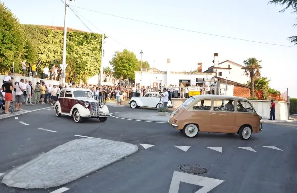 Starodobniki na reliju Adria Classic so že vrsto let prava atrakcija 
na cestah.