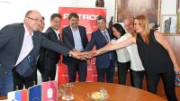 Predstavniki občine in Petrola so bili zadovoljni, da bo po 
dveletnih pripravah projekt končno lahko stekel.