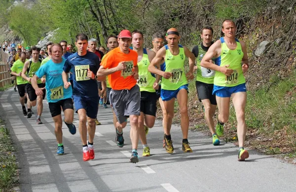 Zmagovalec teka na 40 km je bil član Nanosa Simon Strnad 
(1017).