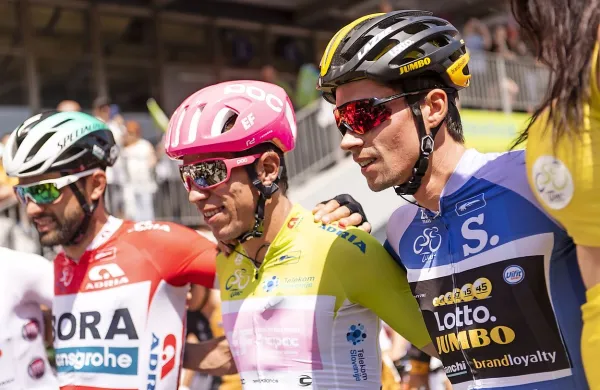 Primož Roglič (prvi z desne, Lotto NL Jumbo) je zmagovalec 25. 
kolesarske dirke Po Sloveniji. Ob njem sta Italijan Matteo Pelucchi 
(prvi z leve, Bora Hansgrohe) in Kolumbijec Rigoberto Uran 
(Drapac Cannondale) .