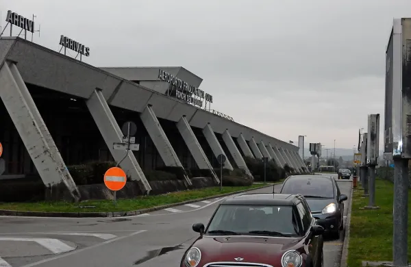 Italijanska dežela Furlanija-Julijska krajina bo še drugič skušala 
privatizirati letališče v Trstu.