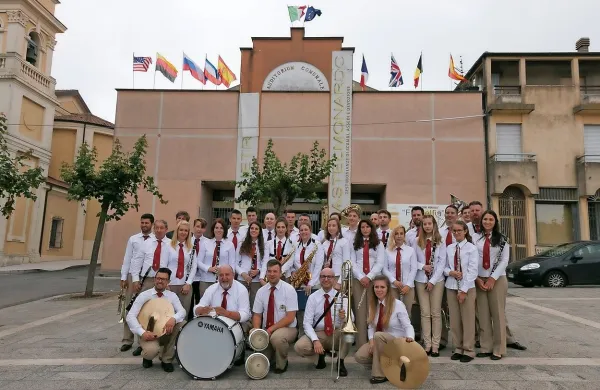 Pihalni orkester Vogrsko je v Kalabriji na mednarodnem tekmovanju osvojil srebrno plaketo.