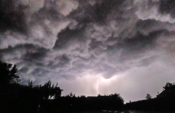 V petek izrazita ohladitev, ob morju lahko zapiha tudi tramontana