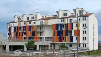 V izolski občini so zgradili dva neprofitna bloka: prvega  leta 2005 
in drugega (na fotografiji) leta 2009.     