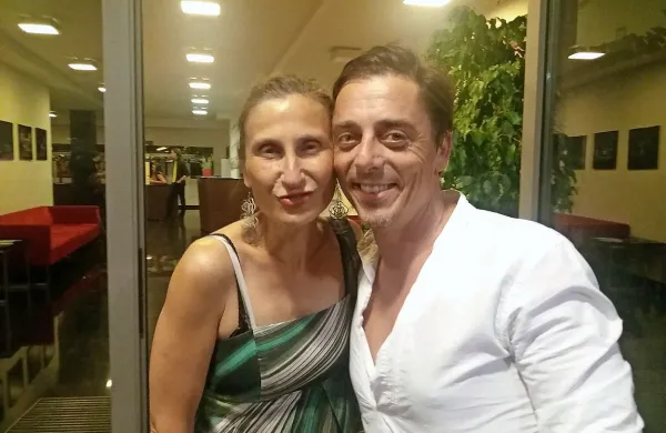 Vesna Maria Maher, pesnica in nekdanja igralka, ter igralec Igor 
Štamulak sta bila dobro razpoložena tudi po predstavi.