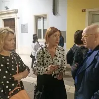 Prišli so tudi sosedje: Nina Lovrečić in Gordana Jeromela Kaić iz 
puljskega teatra ter Alessandro Gilleri (z leve) iz gledališča v 
Miljah.