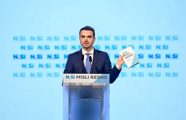 Državni zbor je na ustanovni seji za novega predsednika izvolil 
Mateja Tonina.
