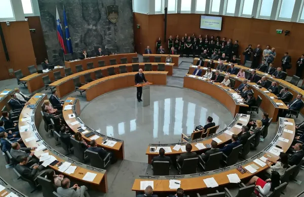 LM&Scaron; za začasnega predsednika državnega zbora predlaga Mateja Tonina
