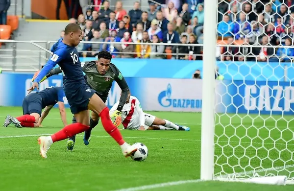 Kylian Mbappe je dosegel zmagoviti zadetek za Francijo proti Peruju.  