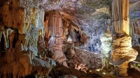 Negativne vplive turističnega obiska jam je mogoče omiliti  tudi s 
sprotnim prižiganjem in ugašanjem  luči.