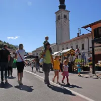 Središče Kobarida je danes zaradi sejma zaprto za promet.