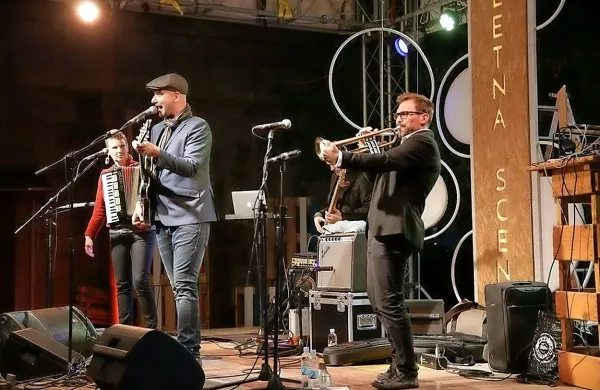 Manouche za uvod v novogori&scaron;ko Poletno sceno