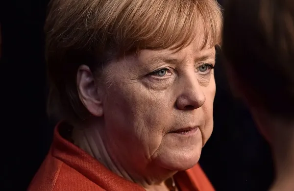 Glede na to, da ni dogovora na ravni Sveta EU, so po besedah 
Angele Merkel, pobudnice srečanja, zaenkrat ključni dvo- ali 
tristranski pogovori o konkretnih situacijah.