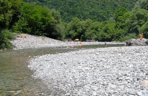 Kopalcev je bilo pri Robiču malo, a če si niso privoščili pravega 
plavanja v tolmunih, so si  vsaj počitek.