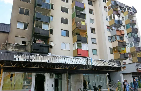 V stanovanjskem bloku v Kranju je ponoči izbruhnil požar, po prvih 
ocenah je nastalo za več kot 50.000 evrov škode.