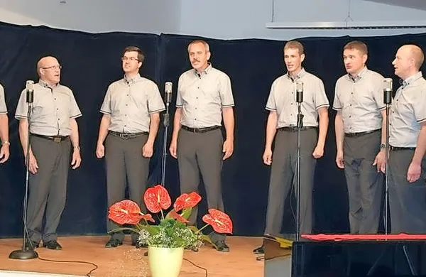 Oktet Simon Gregorčič Kobarid prepeva že 40 let. 
