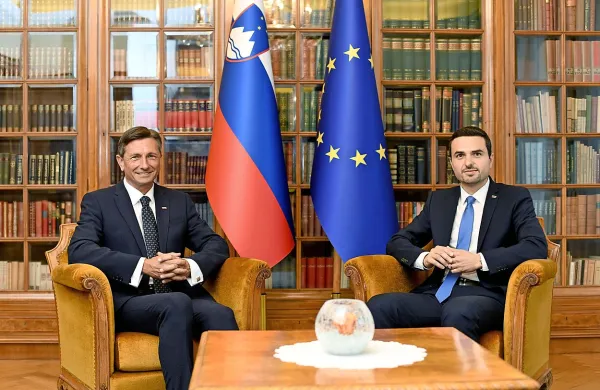  Predsednik republike Borut Pahor je  na pogovor o postopkih 
oblikovanja nove vlade sprejel predsednika DZ Mateja Tonina.