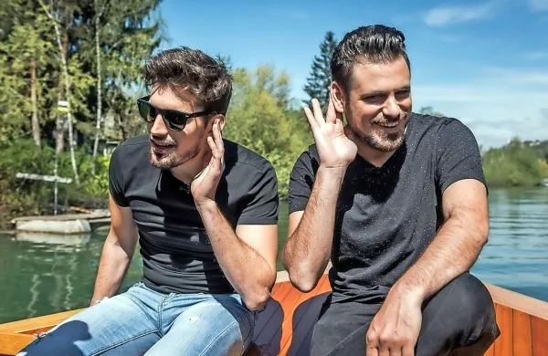 Luka Šulić in Stjepan Hauser (desno) bosta jutri nastopila v 
Kopru.