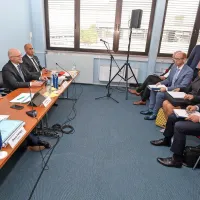 Umik tožb proti Časarju ni v načrtu