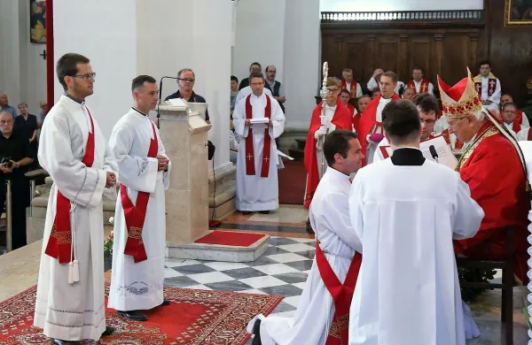 Novomašnike so v koprski stolnici  posvetili danes popoldne.