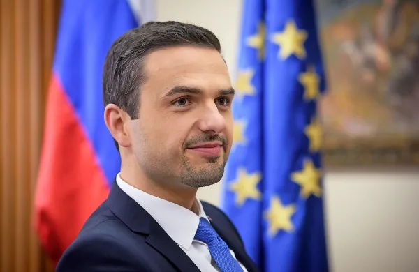 Predsednik DZ Matej Tonin