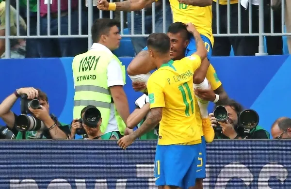 Brazilci so z Neymarjem (na ramenih) ugnali Mehiko in napredovali v četrtfinale. 