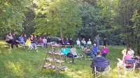 Vse poletne četrtkove popoldneve in večere do konca avgusta bo 
pri kalu v Svetem “delovala” knjižnica. 