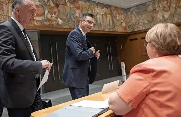 Predsednik LMŠ Marjan Šarec v sredini