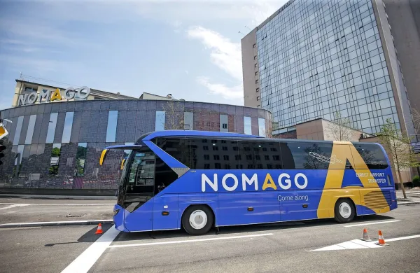 Podjetje Nomago s shuttle busom 26. julija uvaja direktno 
avtobusno linijo med Ljubljano in letališčema v Benetkah in 
Trevisu petkrat na dan.