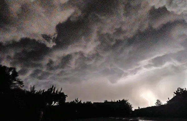 Zvečer in ponoči možne močnej&scaron;e nevihte