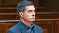 Sodišče je včeraj preložilo predobravnavni narok za Roberta 
Časarja.