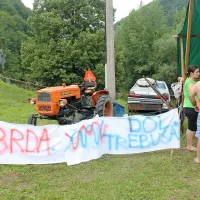 Na zboru traktoristov v Dolenji Trebu&scaron;i tudi starej&scaron;i lepotci