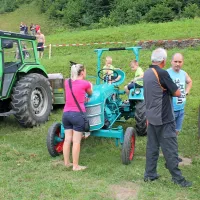 Na zboru traktoristov v Dolenji Trebu&scaron;i tudi starej&scaron;i lepotci