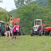 Na zboru traktoristov v Dolenji Trebu&scaron;i tudi starej&scaron;i lepotci