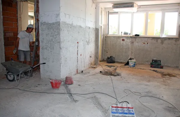 V OŠ Draga Bajca Vipava bodo med počitnicami prenovili in 
povečali šolsko kuhinjo ter preuredili garderobo.